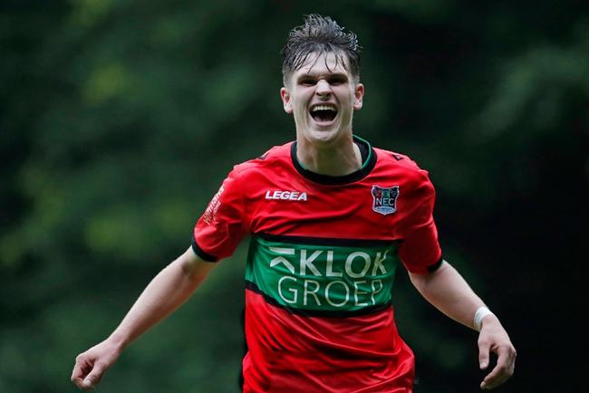 否在比赛中 否在比赛中